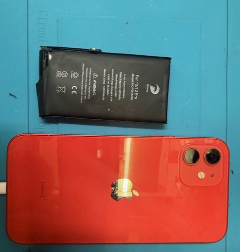 iPhone12バッテリー交換膨張修理