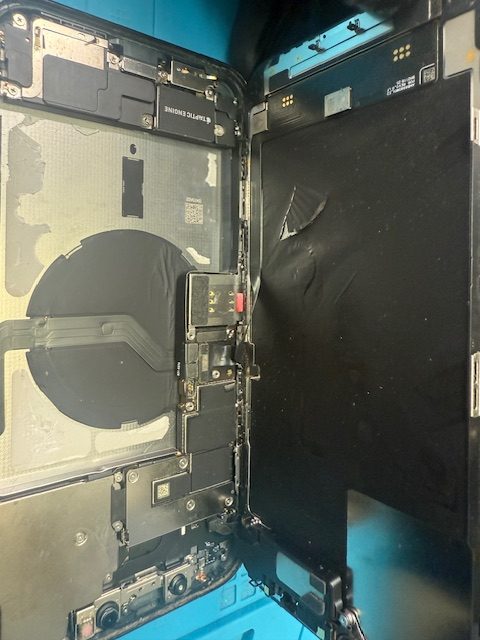 iPhone12ProMax水没洗浄修理(バッテリー交換)