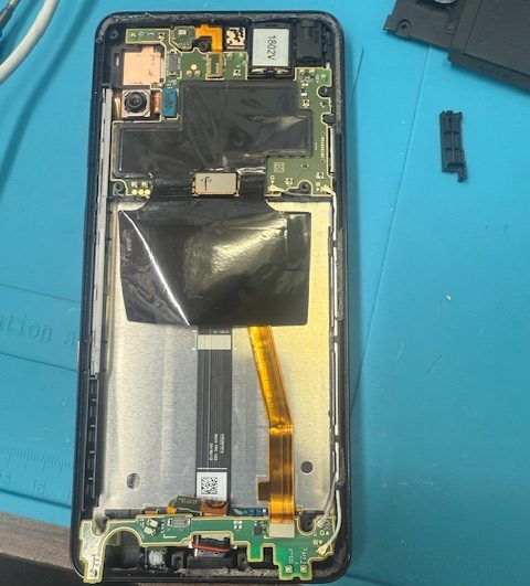 AndroidOneS8充電口交換修理！