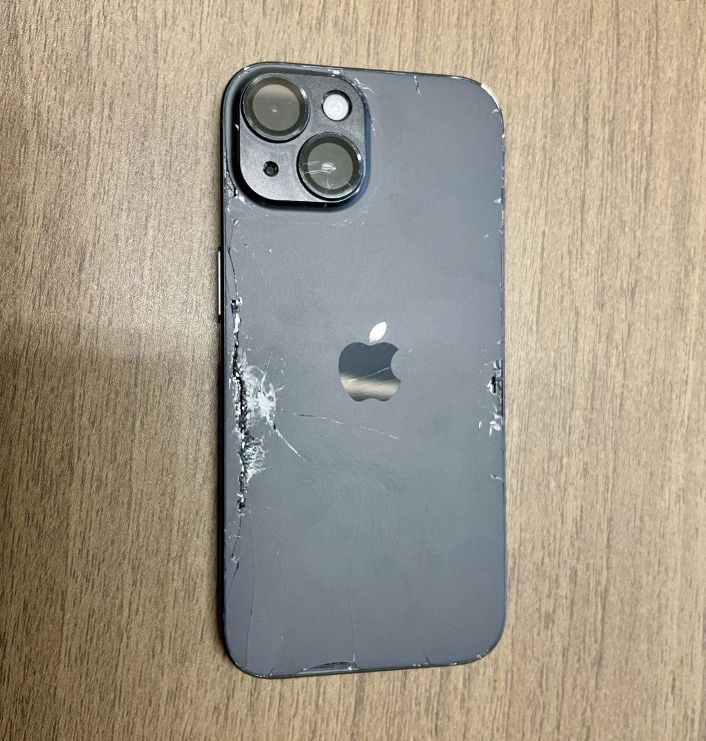 iPhone 15 バックパネル交換修理