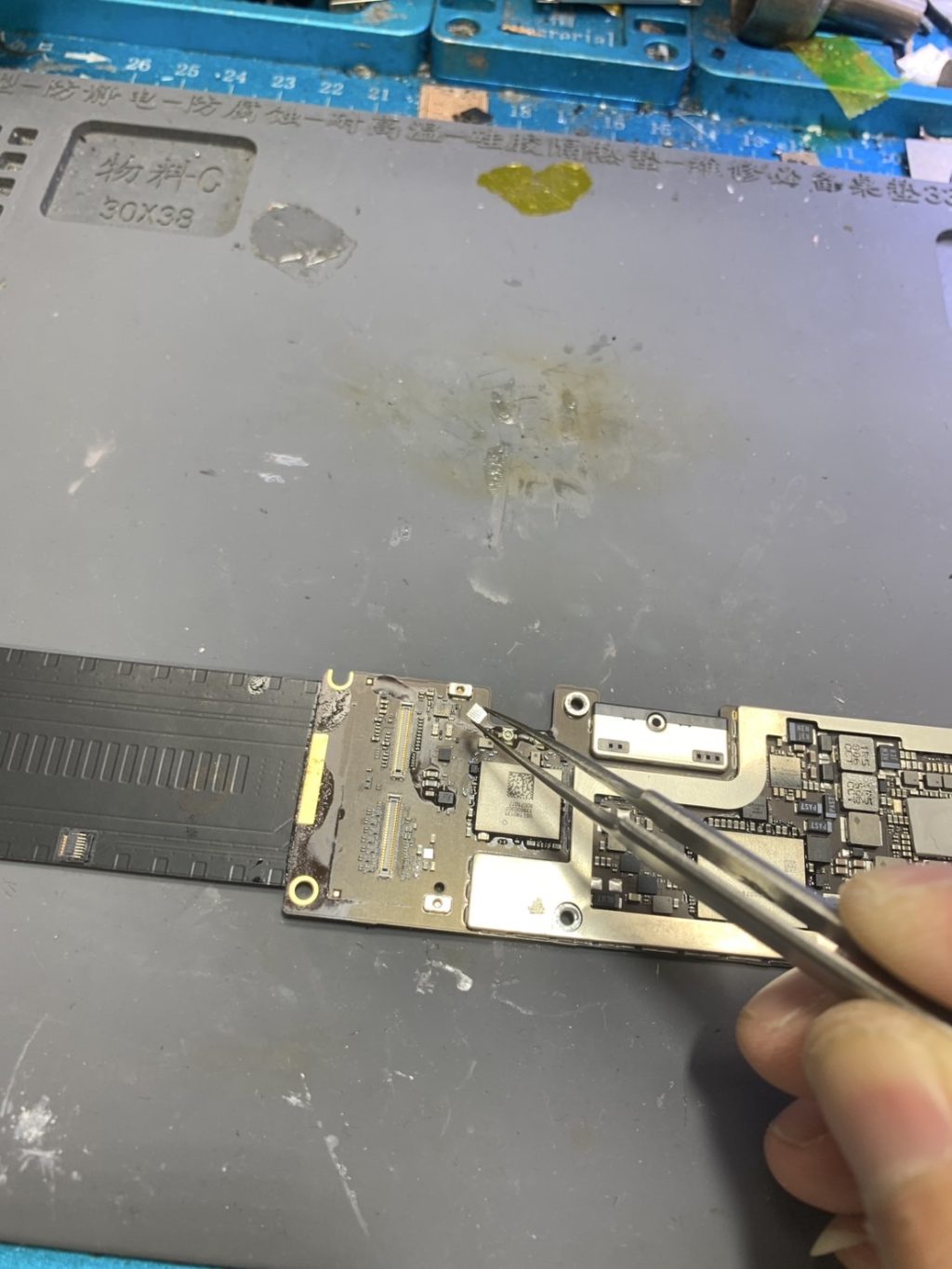 iPad Pro 12.9(第2世代)基盤修理