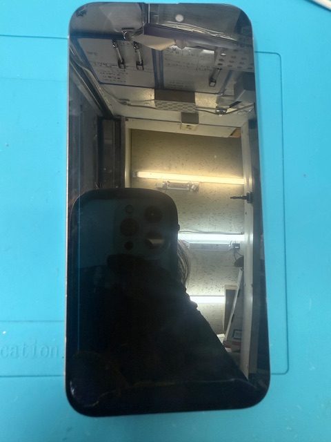 iPhone 15 Pro Max液晶破損