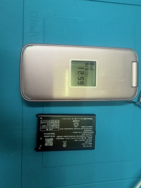 ガラケー(F-01M)バッテリー交換修理のご依頼！