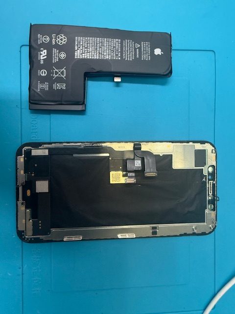 iPhoneXS水没洗浄・液晶交換・バッテリー交換修理のご依