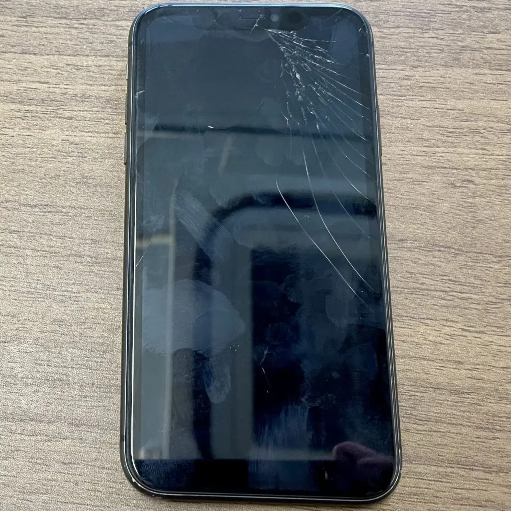 iPhone 11 画面交換修理