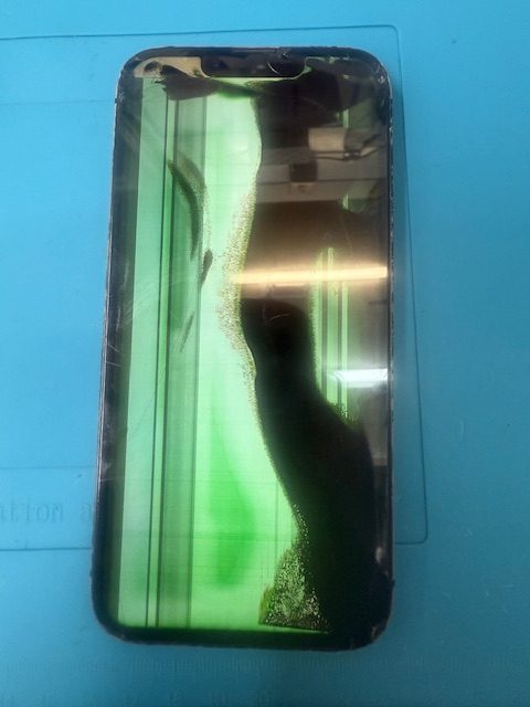 iPhone13 フロントパネル(重度)交換修理