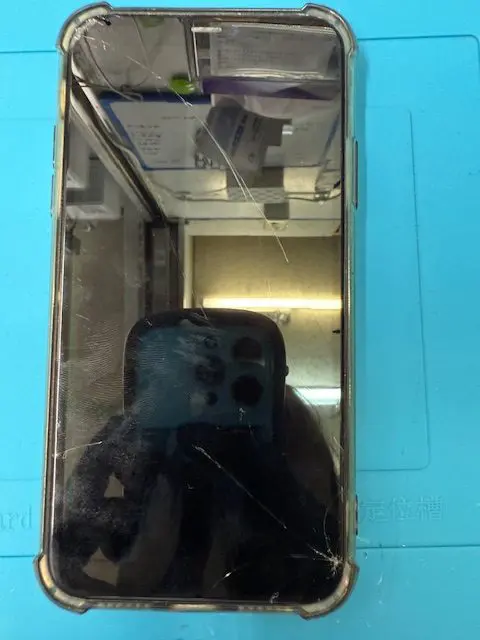 iPhone 11フロントパネル(重度)修理のご依頼