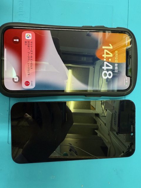 iPhone 12フロントパネル(重症)修理のご依頼