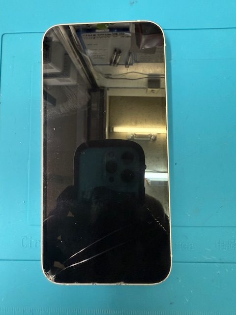 iPhone 12フロントパネル(重度)修理のご依頼