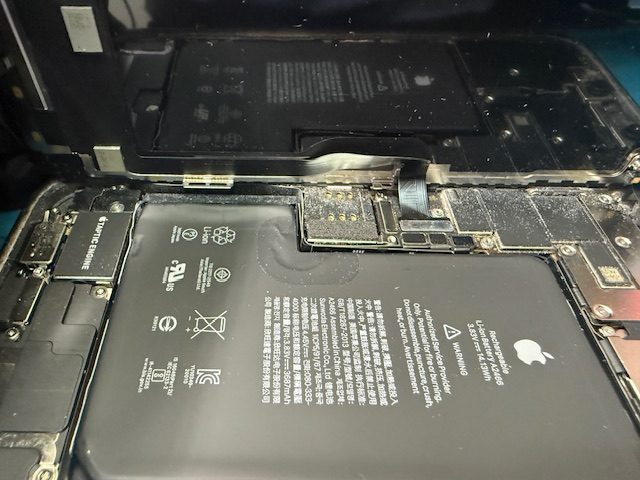 iPhone 12 Pro Maxバッテリー膨張修理のご依頼!