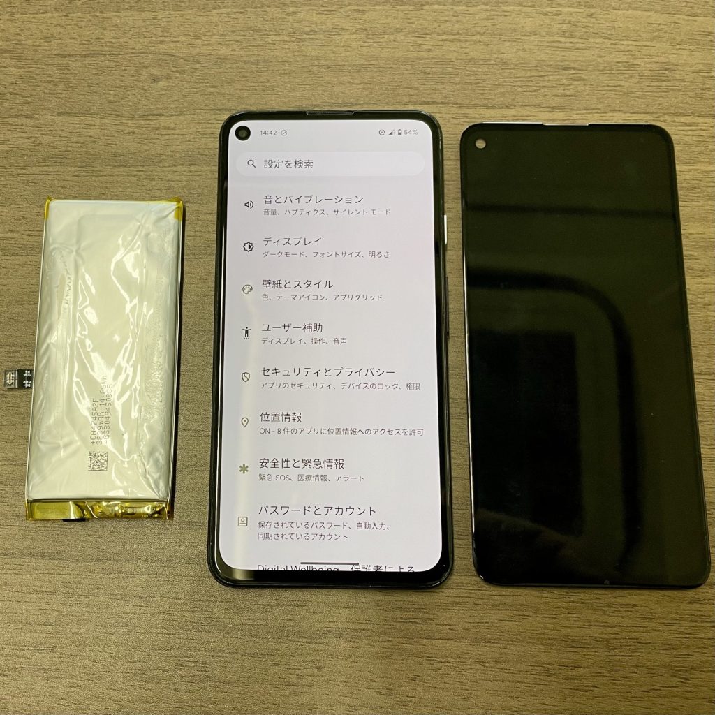 Google Pixel 4a (5G) バッテリー膨張、画面交換修理