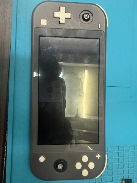 Switch Lite スティック交換修理のご依頼!