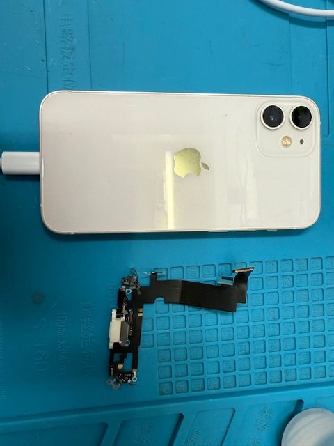 iPhone 12 mini充電口パーツ修理のご依頼!