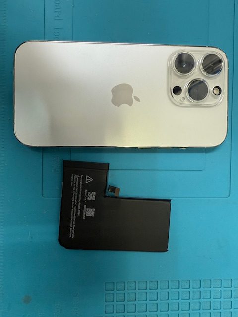 iPhone 14 Proバッテリー交換修理のご依頼！