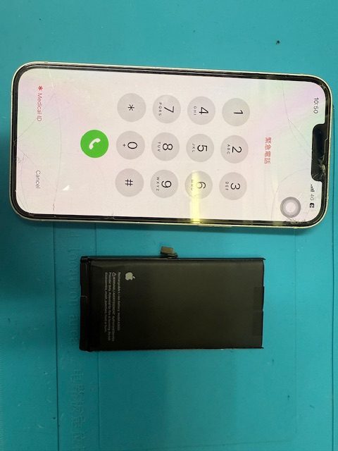 iPhone 13 バッテリー膨張修理のご依頼！