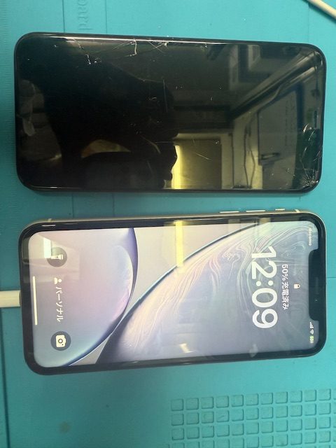 iPhoneXRフロントパネル(重度)修理のご依頼！
