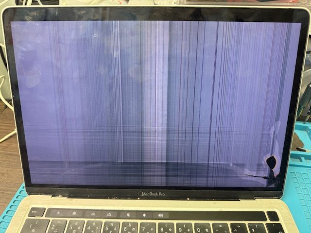 MacBook Pro 13インチ(A2338/2020年モデル)液晶不良修理のご依頼!