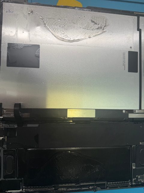 iPad Pro 11（第2世代）水没洗浄・液晶交換修理のご依頼！