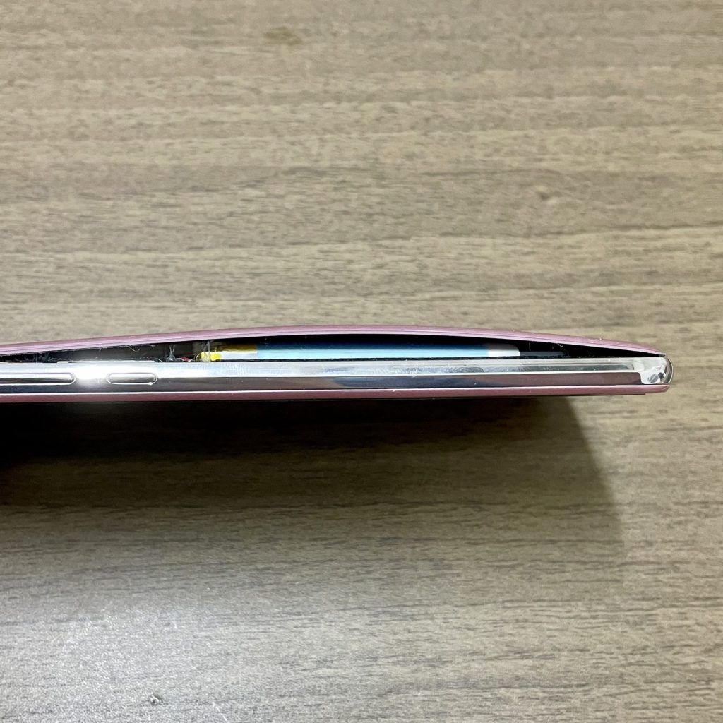 AQUOS R バッテリー膨張交換修理