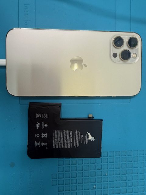 iPhone 12 Pro Maxバッテリー交換修理のご依頼！