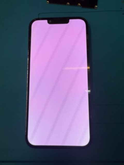 iPhone13フロントパネル(重度)修理のご依頼!