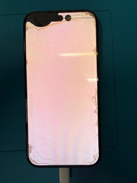 iPhone14 Proフロントパネル(重度)修理のご依頼