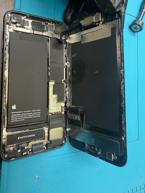 iPhoneSE3水没洗浄・液晶交換修理のご依頼!