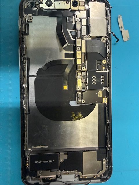 iPhone XS Maxウチカメラ交換修理のご依頼！