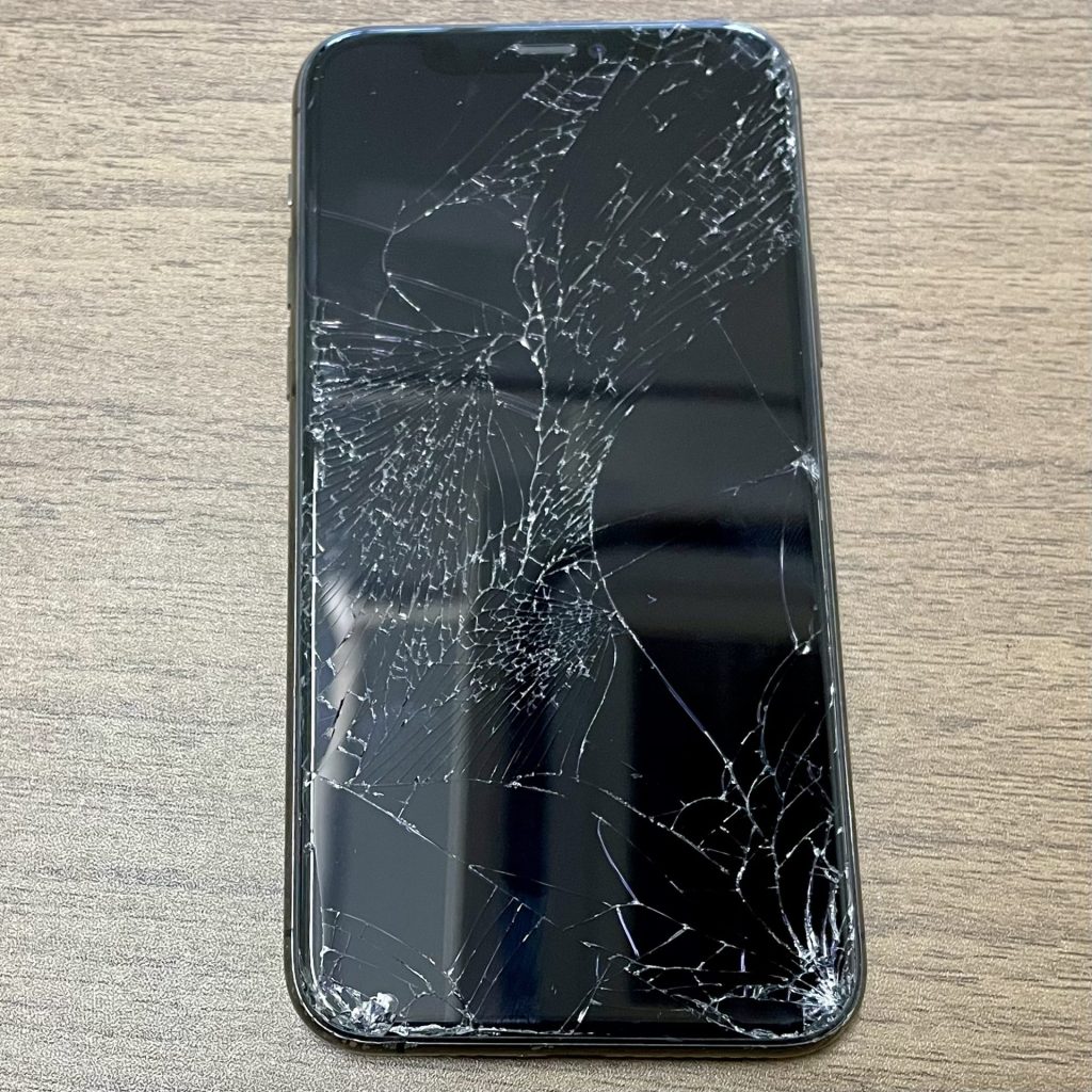 iPhone 11 Pro 画面交換、バッテリー交換修理