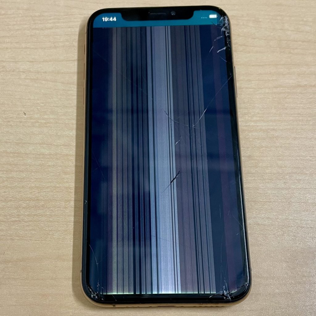 iPhone XS 画面交換修理