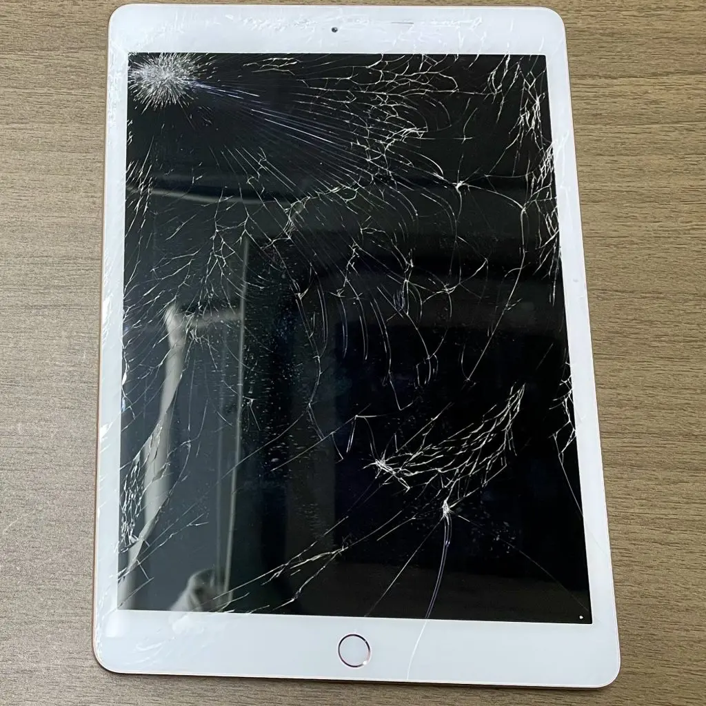 iPad (第8世代) 画面ガラス割れ修理【iPhone修理スマホ修理堂】