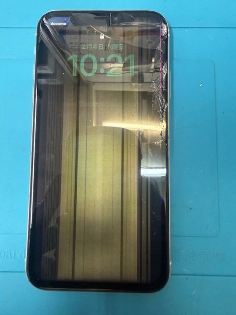 iPhoneXRフロントパネル(重度)修理のご依頼!