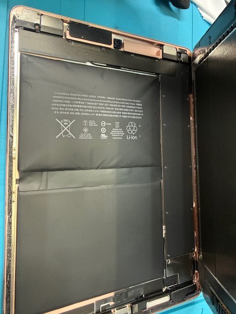 iPad Air5バッテリー膨張修理のご依頼!