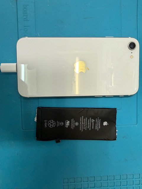 iPhoneSE2バッテリー交換修理のご依頼!