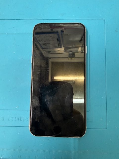 iPhone SE(第3世代)フロントパネル(軽度)修理のご依頼!