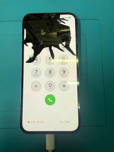 iPhone13フロントパネル(重度)修理のご依頼!
