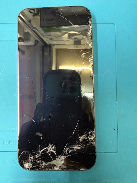 iPhone16 Pro Maxフロントパネル(重度)修理のご依頼!