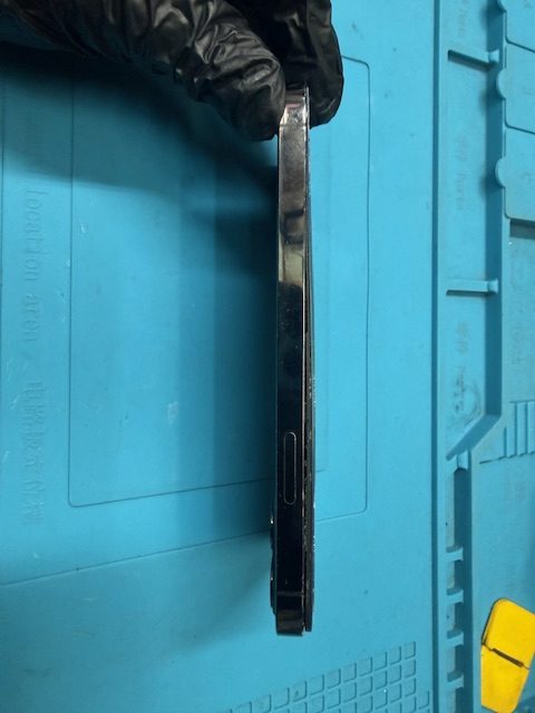 iPhone 12 Proバッテリー膨張修理のご依頼!