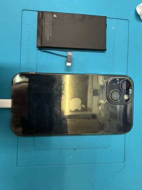 iPhone 14バッテリー交換修理のご依頼!