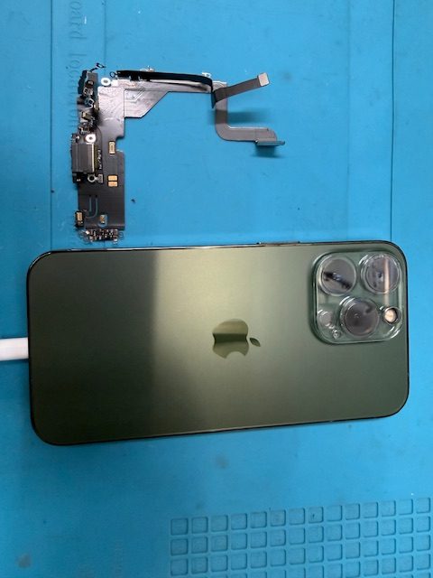 iPhone 13 Pro充電口修理のご依頼!