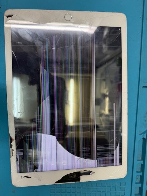 iPad 7ガラス・液晶交換修理のご依頼!