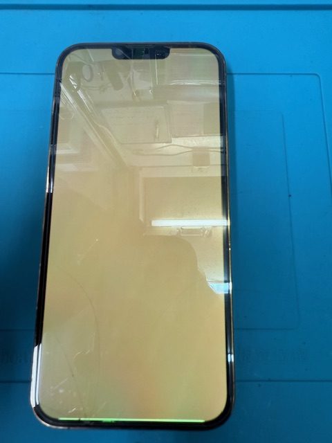 iPhone13ProMax(重度)修理のご依頼!