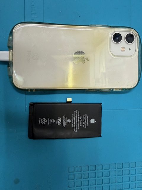 iPhone12バッテリー交換修理のご依頼!