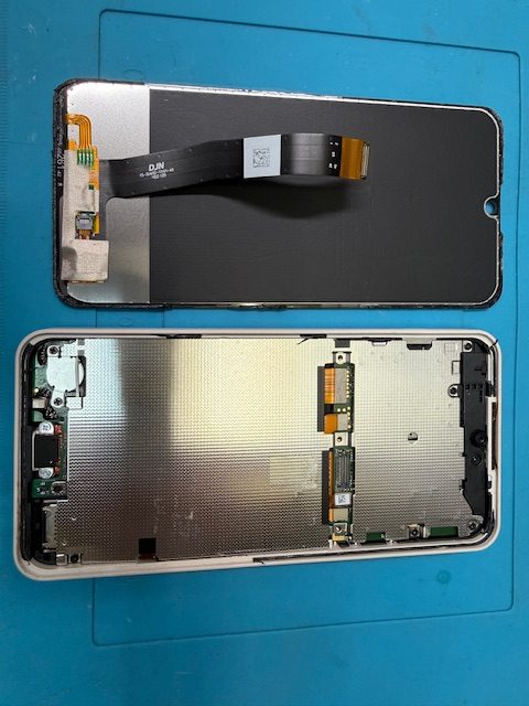 AQUOS wish1フロントパネル修理のご依頼!