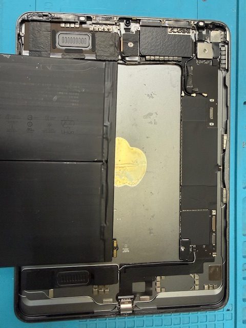 iPad Air4バッテリー交換修理のご依頼!