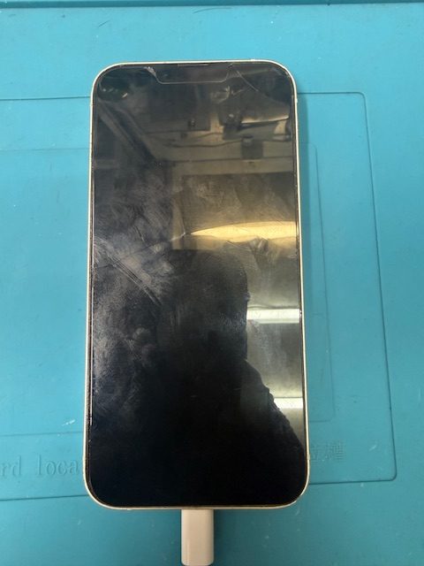 iPhone13フロントパネル(重度)修理のご依頼!