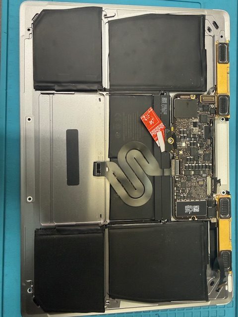 MacBook A1705バッテリー交換修理のご依頼!