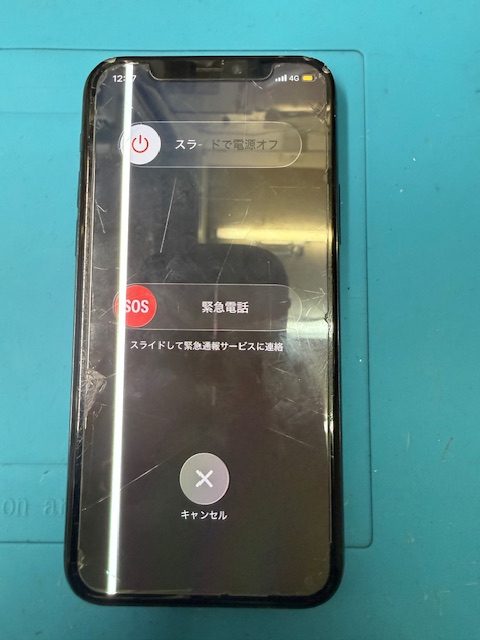 iPhoneXSフロントパネル (重度)修理のご依頼!