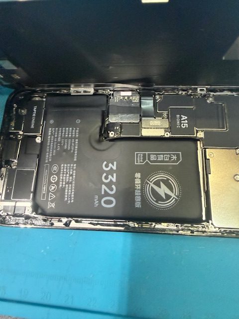 iPhone13Proバッテリー膨張修理のご依頼!