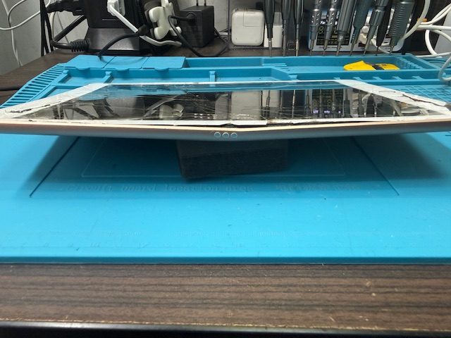 iPad7フレーム歪み・フロントパネル修理のご依頼!